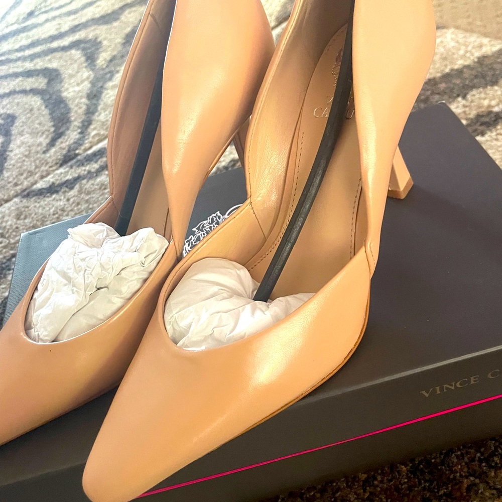 Brand new Vince Camino nude pumps size 7 true to size